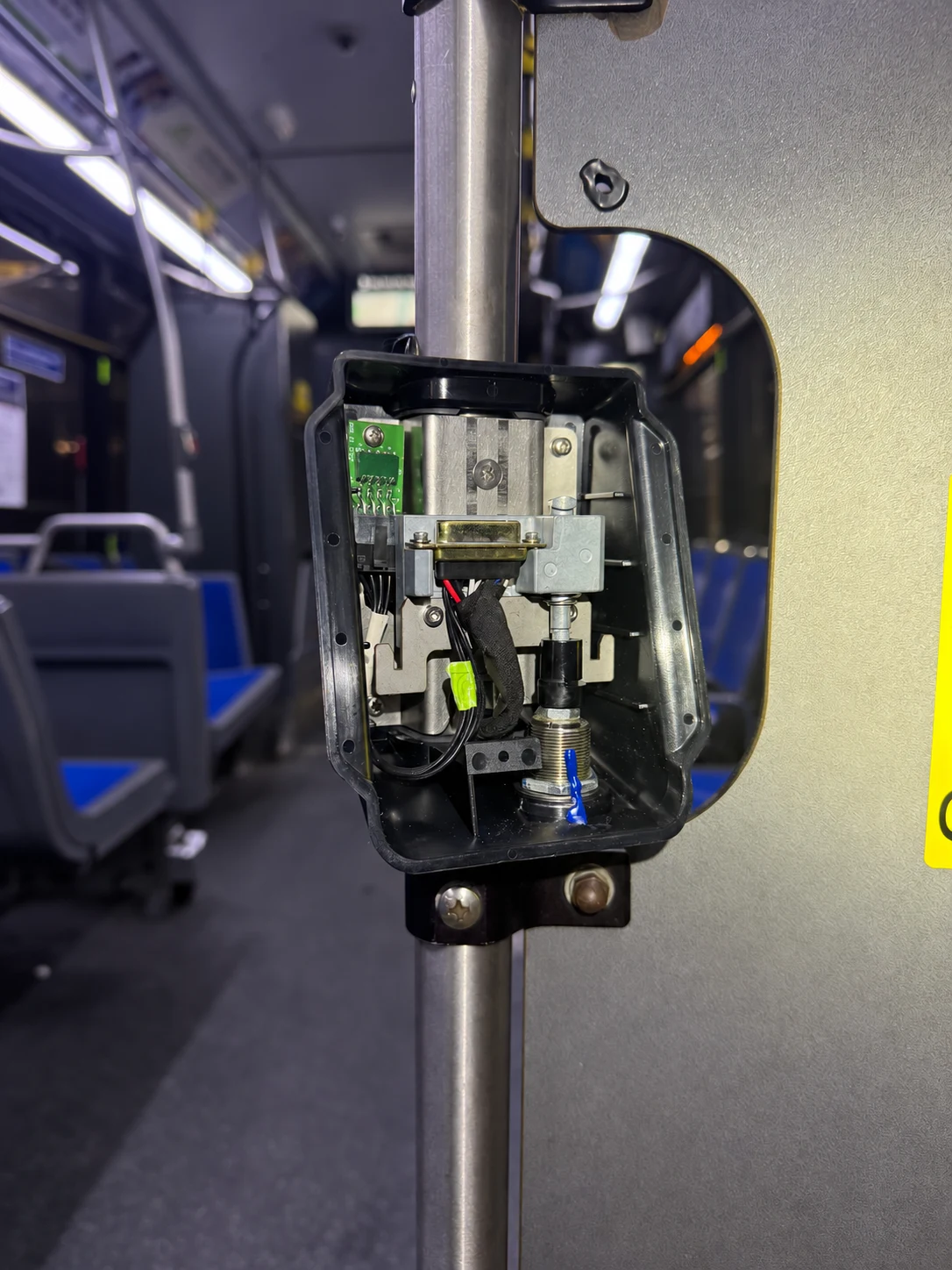 Validator mounting and wiring during a bus installation